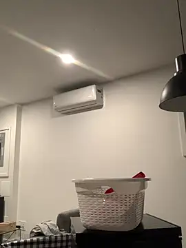 Snapshot of L0cKyseven77 chatting on December 21, 8:50 am L0cKyseven77 online show from December 21, 8:50 am