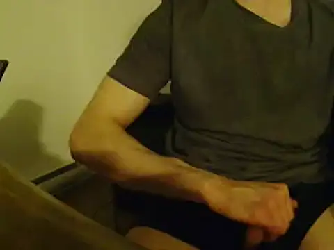 Snapshot of L0cKyseven77 chatting on March 18, 9:23 am L0cKyseven77 online show from March 18, 9:23 am