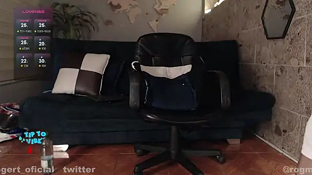 Snapshot of rogert_xx chatting on January 31, 1:22 am rogert xx online show from January 31, 1:22 am