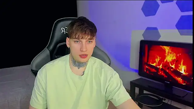 Chris Tyson online show from February 22, 10:48 pm