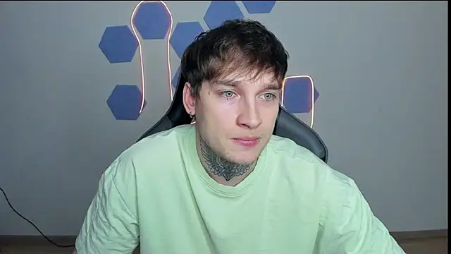 Chris Tyson online show from December 6, 2:17 pm