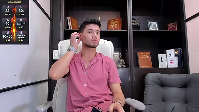 Snapshot of EdwardRoss_ chatting on March 15, 8:32 pm EdwardRoss  online show from March 15, 8:32 pm
