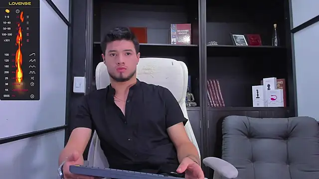 Snapshot of EdwardRoss_ chatting on February 7, 7:38 pm EdwardRoss  online show from February 7, 7:38 pm