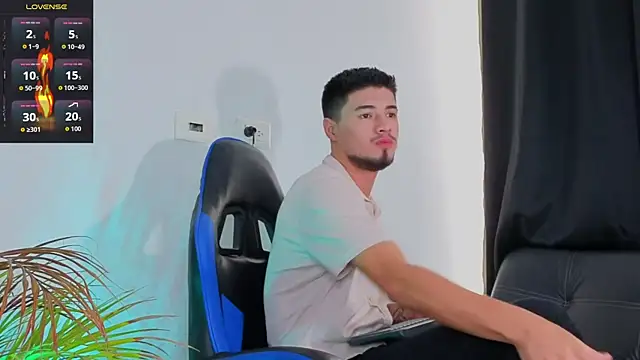 EdwardRoss  online show from December 20, 8:05 pm