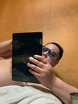 punk0805 online show from April 7, 12:05 pm