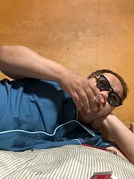punk0805 online show from May 7, 11:54 am