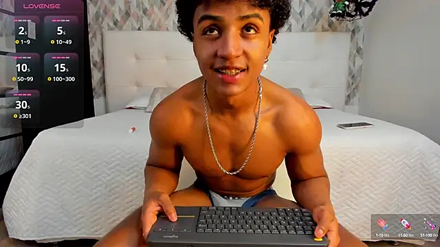 Snapshot of MagnusKing_ chatting on February 1, 7:55 pm MagnusKing  online show from February 1, 7:55 pm