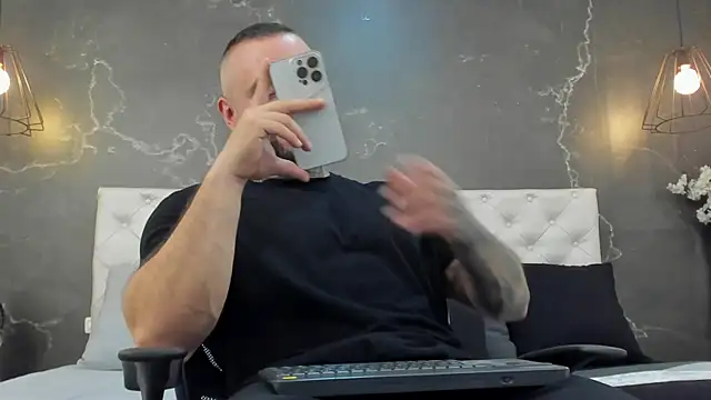 Snapshot of BruceDallas chatting on February 23, 2:03 am BruceDallas online show from February 23, 2:03 am