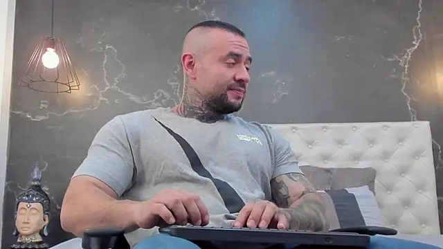 Snapshot of BruceDallas chatting on February 26, 11:57 pm BruceDallas online show from February 26, 11:57 pm