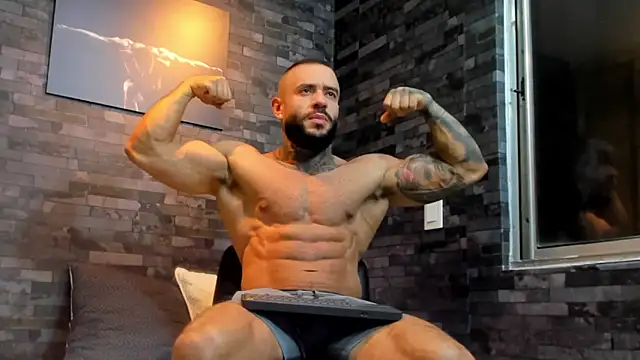 Snapshot of BruceDallas chatting on October 9, 2:27 am BruceDallas online show from October 9, 2:27 am