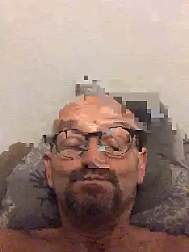 Snapshot of henfri chatting on October 19, 9:56 am henfri online show from October 19, 9:56 am