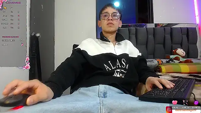 Snapshot of Mr_daren_ chatting on January 7, 5:42 pm Mr daren  online show from January 7, 5:42 pm