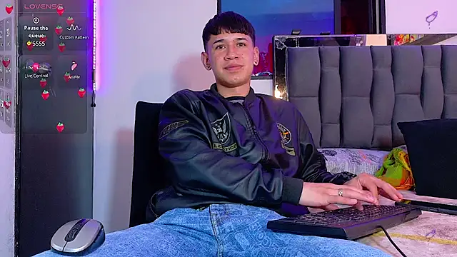 Snapshot of Mr_daren_ chatting on September 9, 4:39 pm Mr daren  online show from September 9, 4:39 pm