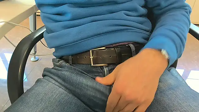 alessandroman2114 online show from November 6, 11:35 am