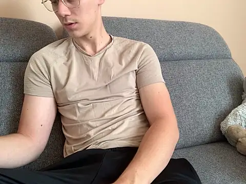 Honeeymaster online show from October 4, 7:46 am