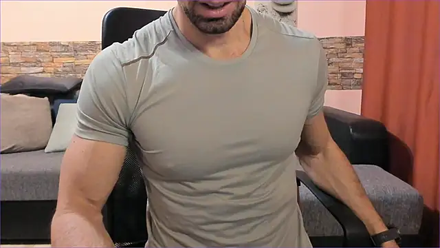 Snapshot of HotHunkTrainer chatting on October 25, 9:00 am HotHunkTrainer online show from October 25, 9:00 am