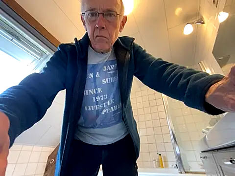 Snapshot of martxxxxx chatting on October 18, 11:04 am martxxxxx online show from October 18, 11:04 am