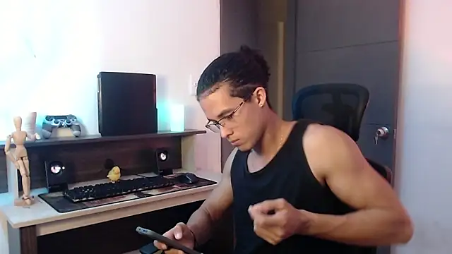 Snapshot of alejo_x3 chatting on December 5, 3:37 am alejo x3 online show from December 5, 3:37 am