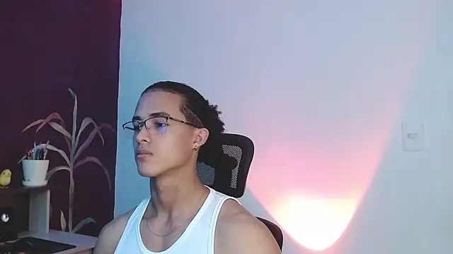 Snapshot of alejo_x3 chatting on March 9, 2:32 pm alejo x3 online show from March 9, 2:32 pm