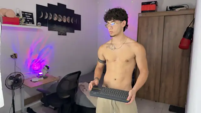 Kisan Smith online show from October 20, 6:17 am