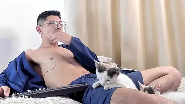 a lejandro 0 8 online show from February 10, 1:11 pm