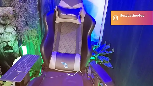 sexyboycolombi4 online show from March 12, 11:54 pm