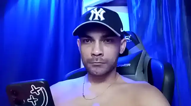 sexyboycolombi4 online show from March 1, 6:15 am