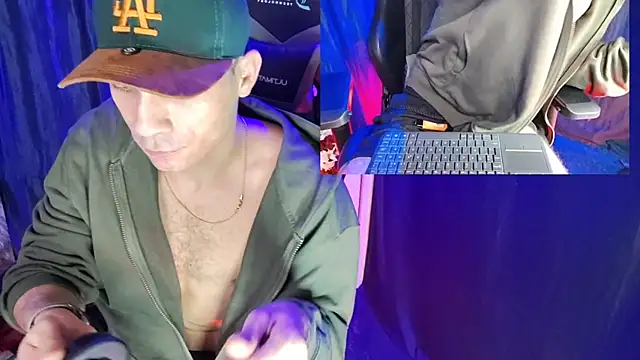 sexyboycolombi4 online show from February 15, 7:27 am