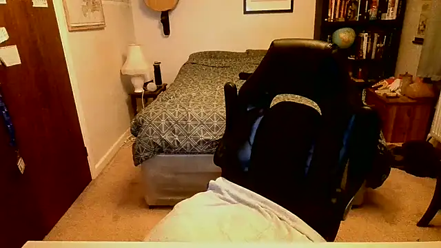 Snapshot of Hairy_Guy30 chatting on February 10, 8:21 pm Hairy Guy30 online show from February 10, 8:21 pm