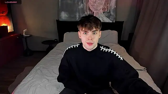 simonwnl online show from December 5, 6:34 pm