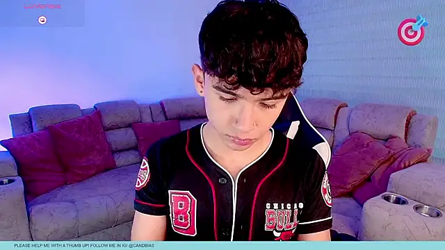 Niico Cruz online show from January 15, 10:45 pm