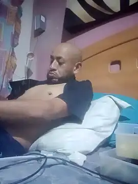 Snapshot of pineda1689 chatting on September 18, 2:02 am pineda1689 online show from September 18, 2:02 am