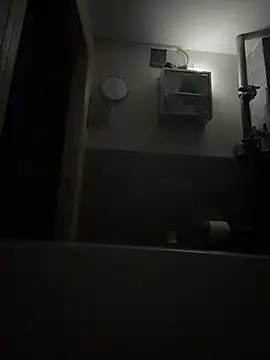 Snapshot of TweakyDude chatting on October 11, 1:37 pm TweakyDude online show from October 11, 1:37 pm