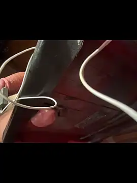 Snapshot of TweakyDude chatting on October 18, 2:27 am TweakyDude online show from October 18, 2:27 am