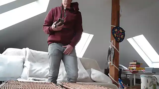 maxmueller321 online show from December 11, 1:00 pm