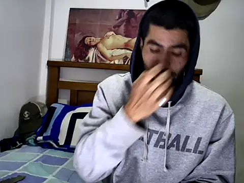 Snapshot of hideonbush051 chatting on October 11, 9:41 pm hideonbush051 online show from October 11, 9:41 pm