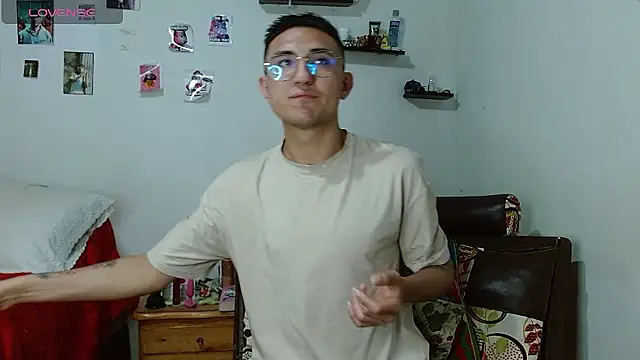 Snapshot of samfox_ chatting on December 2, 10:10 pm samfox online show from December 2, 10:10 pm