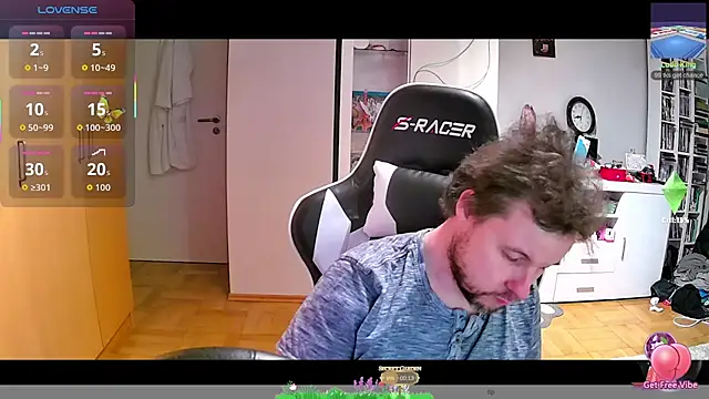larsgessner30 online show from June 1, 1:50 am