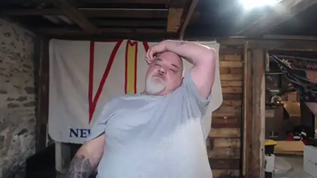 Newfiesausage1972 online show from March 13, 1:41 pm