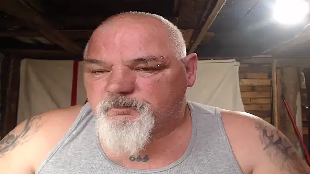 Newfiesausage1972 online show from May 23, 3:39 pm