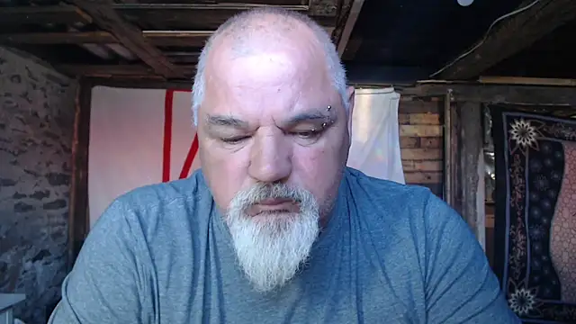 Newfiesausage1972 online show from May 30, 2:06 pm