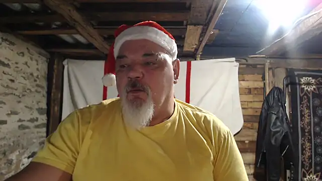 Newfiesausage1972 online show from December 18, 11:17 am