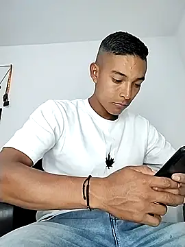 Demiansteven2 online show from September 15, 7:26 pm