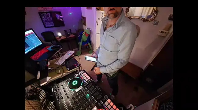 Snapshot of bibananaman chatting on March 7, 4:02 am bibananaman online show from March 7, 4:02 am