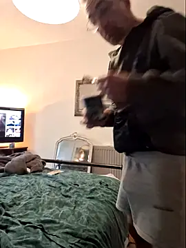 Snapshot of bibananaman chatting on October 13, 10:43 am bibananaman online show from October 13, 10:43 am