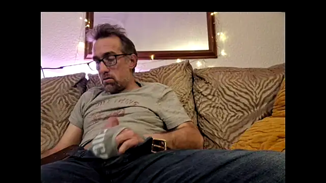 Snapshot of bibananaman chatting on February 7, 6:24 am bibananaman online show from February 7, 6:24 am