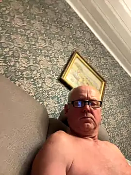 Snapshot of oldgayman chatting on October 10, 5:12 am oldgayman online show from October 10, 5:12 am