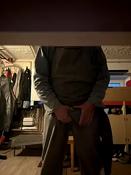 Snapshot of oldgayman chatting on October 25, 5:42 am oldgayman online show from October 25, 5:42 am