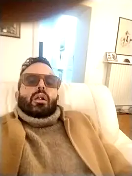 Snapshot of mistermaseratidick chatting on December 4, 12:52 am mistermaseratidick online show from December 4, 12:52 am