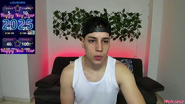 Snapshot of jonathanjoestar_ chatting on January 2, 8:02 pm jonathanjoestar  online show from January 2, 8:02 pm